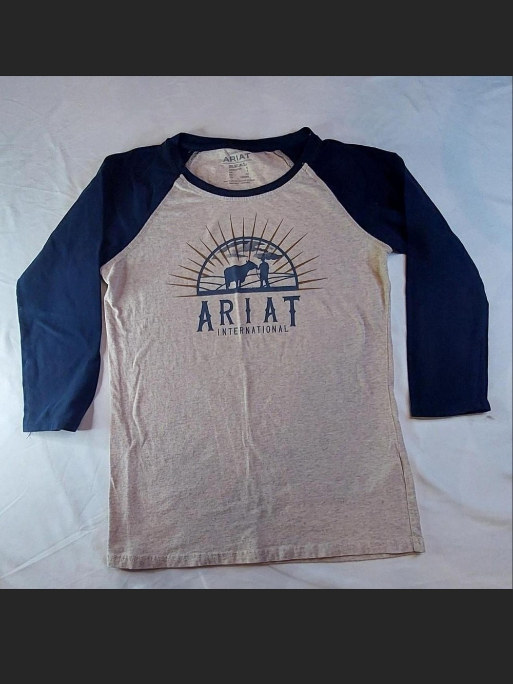 Ariat Women's R.E.A.L. Sunrise Raglan Graphic TeeCondition: Like New / Excellent